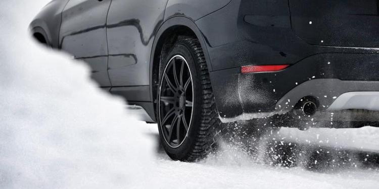 VikingContact 7 on BMW in Snow